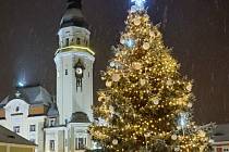 Vánoční strom na Mírovém náměstí v Bílině