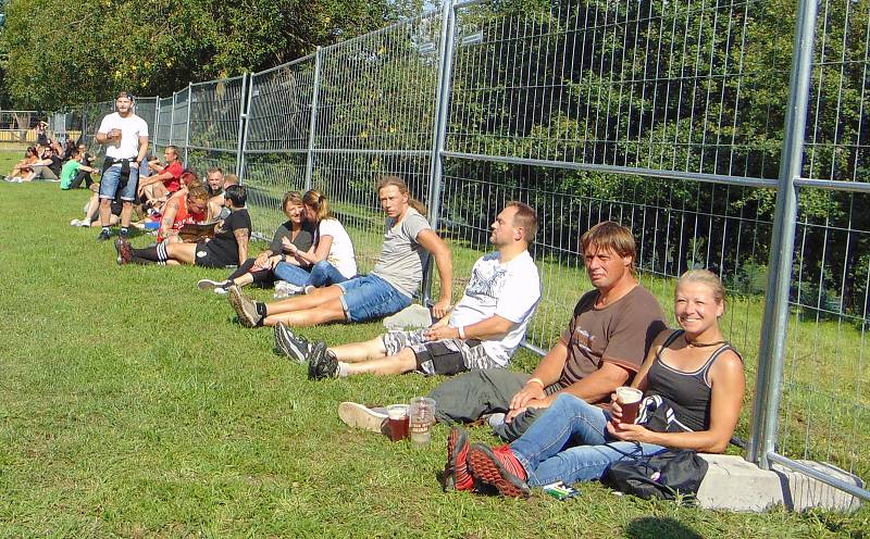 Premiérový ročník festivalu Rock u rybníka v Proboštově se vydařil.