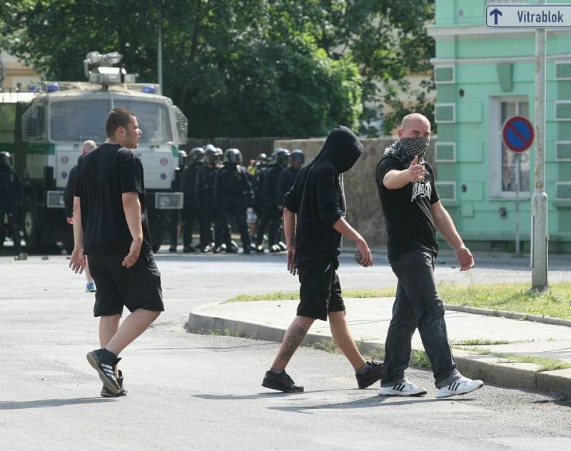 Demonstranti v Duchcově, 22. 6. 2013