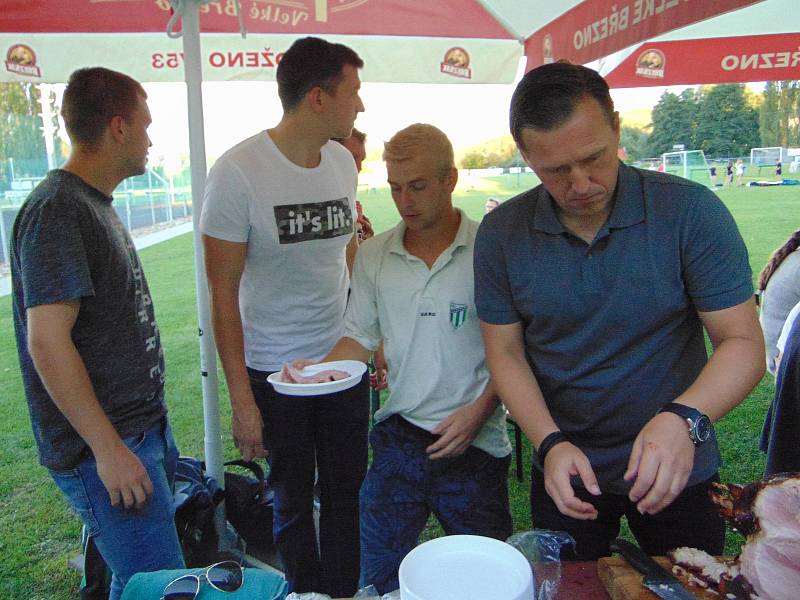 Legenda teplického a také modlanského fotbalu Michal Doležal oslavil před a hlavně po zápase se Žatcem čtyřicáté narozeniny.