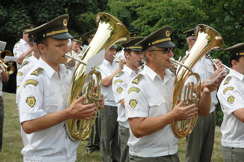 Lidé vzdali hold americkým letcům za obětavou práci při leteckých manévrech na Teplicku.