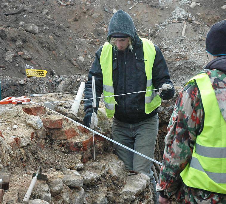 Od 3. ledna probíhá v prostoru budoucího obchodního centra archeologický průzkum, který provádí obecně prospěšná společnost ArcheoBohemia.