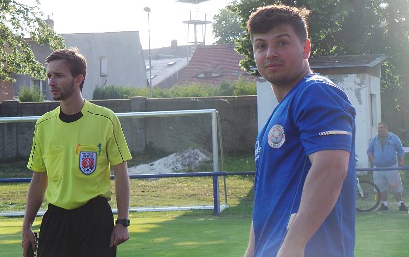 TJ Proboštov (v modrých dresech) - Junior Děčín 5:0