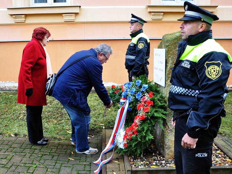 Pietní akt k 99. výročí vzniku samostatného společného státu v Dubí.