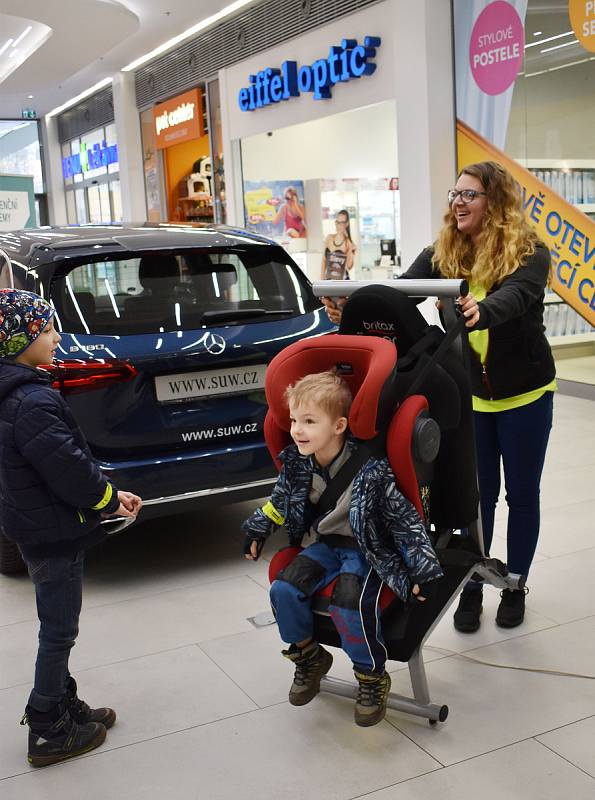 Děti se v obchodním centru Galerie Teplice učily o dopravní bezpečnosti.