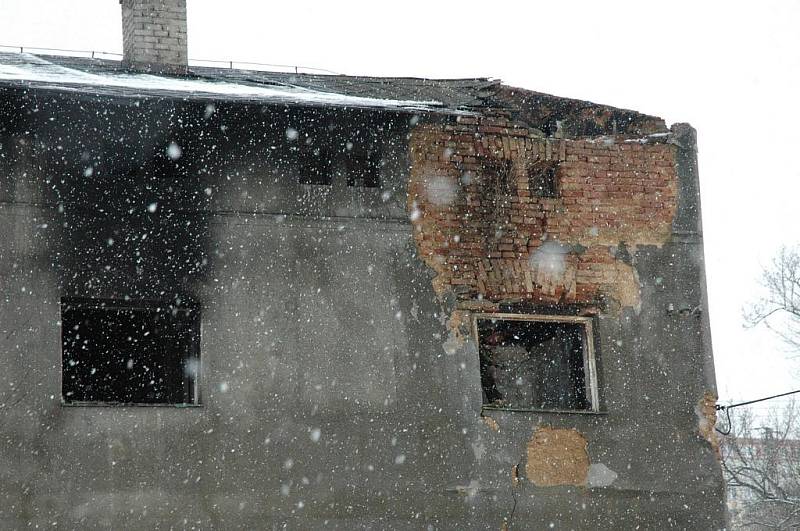 Shořela budova v Doubravicích