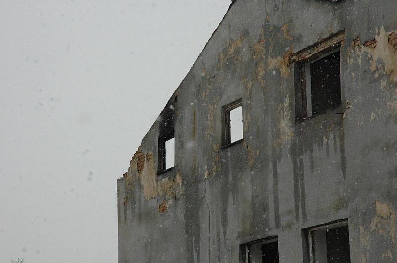 Shořela budova v Doubravicích