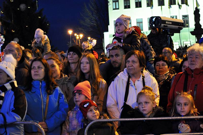 Tradiční slet andělů a vzpomínka 30. výročí sametové revoluce na náměstí Svobody.