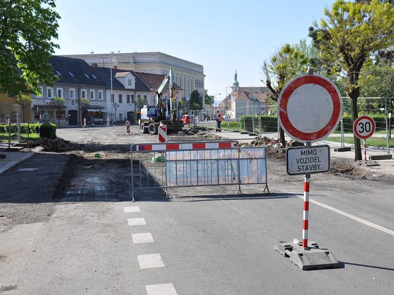 Stavba kruhového objezdu v Duchcově na frekventované křižovatce Osecká - Teplická -Masarykova - Horská