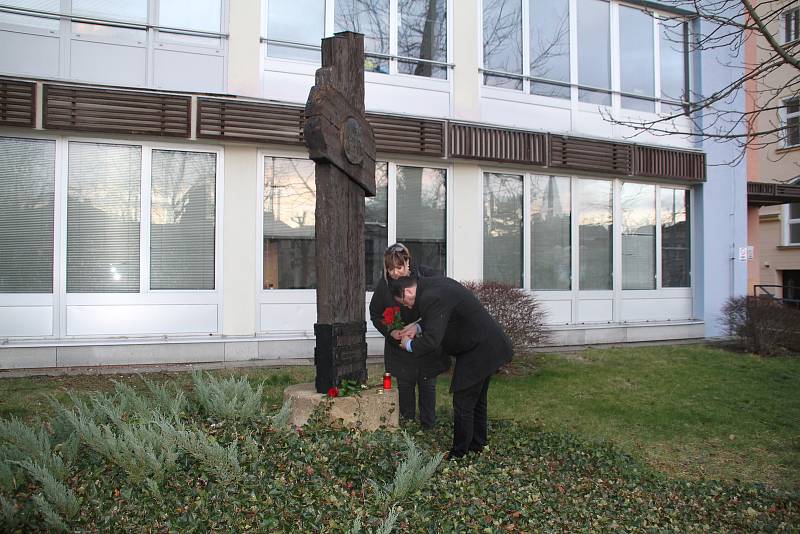 Vzpomínkové setkání u památníku Milady Horákové v Teplicích