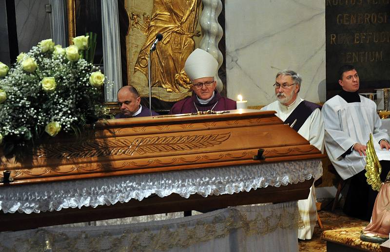 Poslední rozloučení s Otcem P. Ing. Janem Robem, SDB v děkanském kostele sv. Jana Křtitele v Teplicích