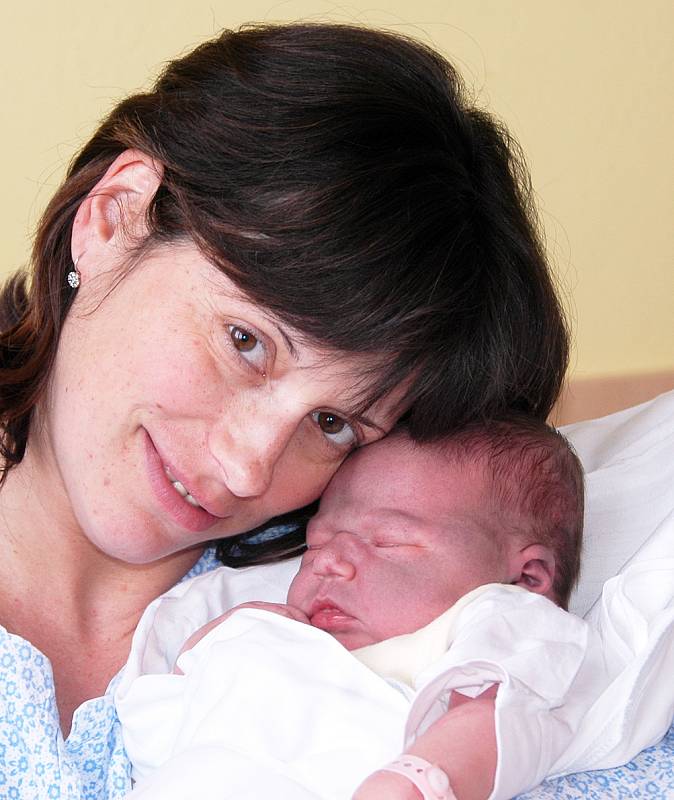 Mamince Pavlíně Cempírkové z Teplic se 29. března v 4.49 hodin v ústecké porodnici narodila dcera Michaela Cempírková. Měřila 56 cm a vážila 4,55 kg.