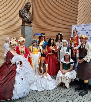 Lázně Teplice v Čechách připomněli ve středu 13. září odhalením busty dalšího ze slavných návštěvníků, jak nemalý historický význam měly lázně pro evropské dějiny.
