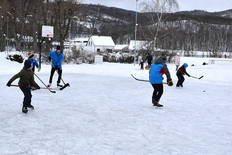 SK Dubí, takto se tam bruslilo a běžkovalo o víkendu 13. a 14. února.