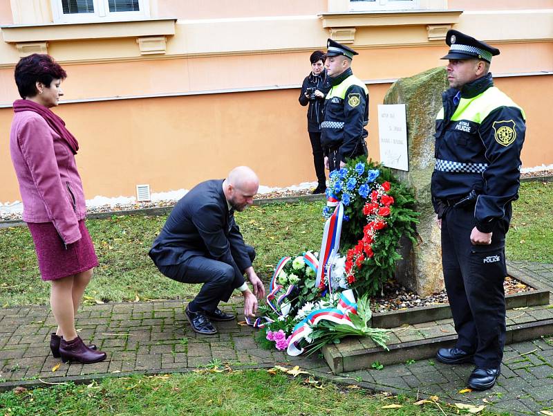 Pietní akt k 99. výročí vzniku samostatného společného státu v Dubí.