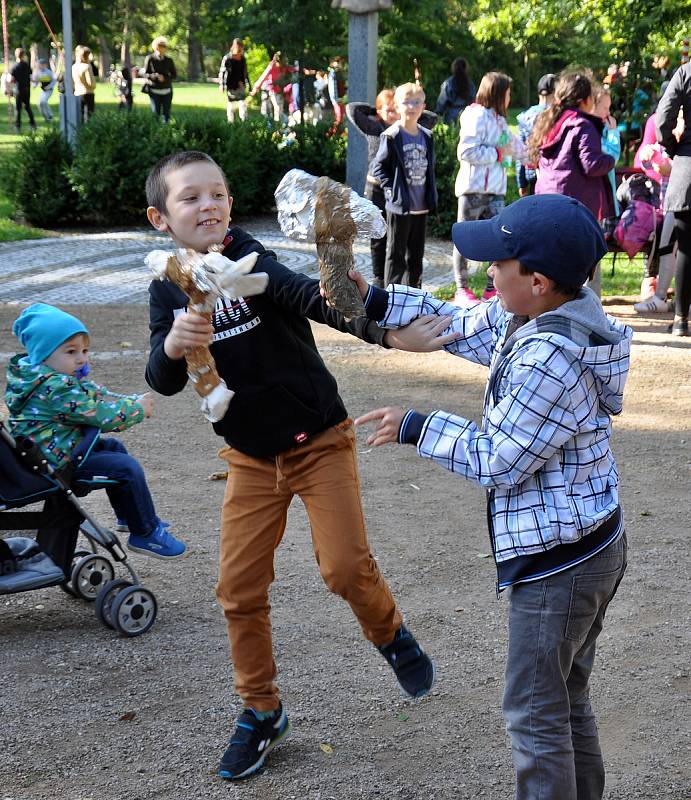 Program akce Zdař bůh Krupko v parku Herty Lindnerové patřil historii, soutěžím i divadlu.