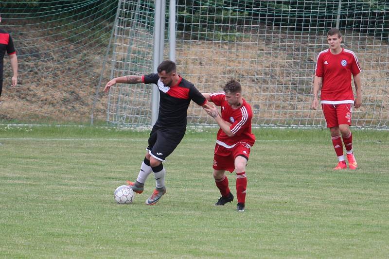 FK Novosedlice (v červeném) - SK Dobkovice 3:4