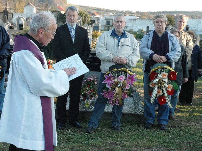 Vysvěcení zrekonstruované sochy v Modlanech