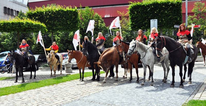 Gymnázium Teplice připomnělo odkaz mistra Jana Husa táborem lidu