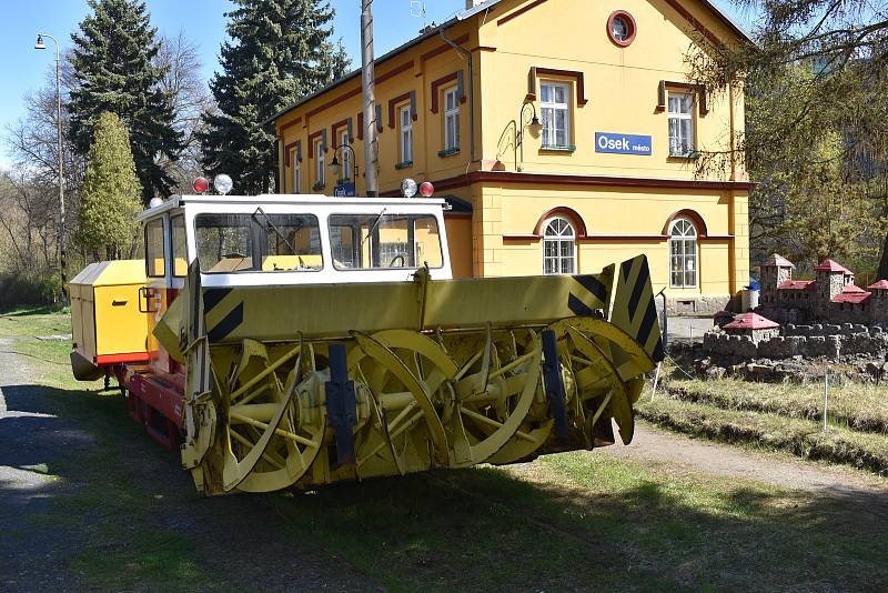 Železniční expozice na nádraží v Oseku