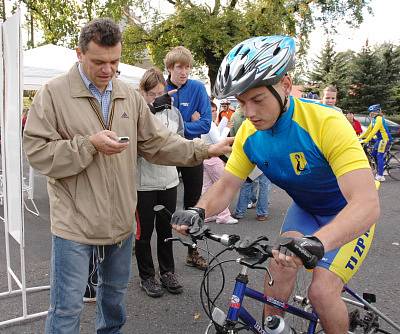 Spastic Handicap připravila cyklistické závody na silničním okruhu v okolí Jeníkova.