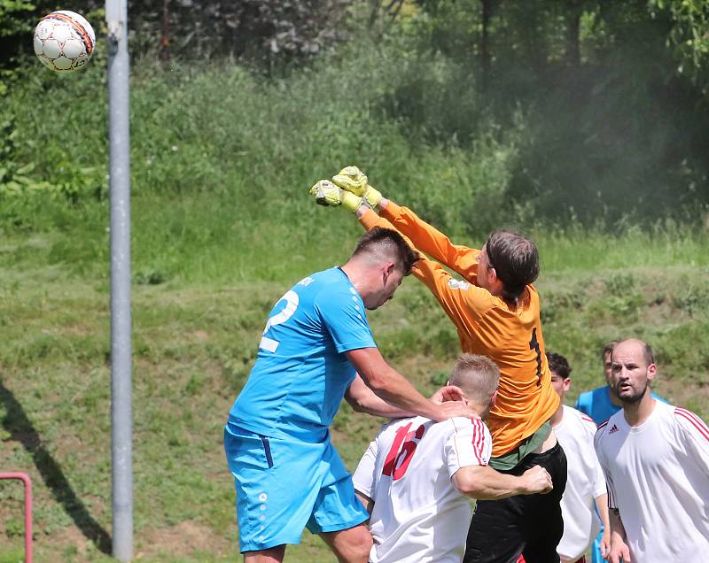 I.A třída - Fotbalisté Oldřichova (modří) zdolali i poslední překážku, po vítězství nad Střekovem (bíločervení) jsou první ve skupině a postupují do krajského přeboru.