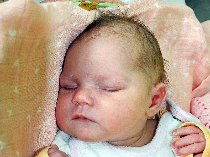 Lucie Burkovcová se narodila Janě Černé z Chlumce 13. května v 9,57 hodin v teplické porodnici. Měřila 50 cm, vážila 3,45 kg.