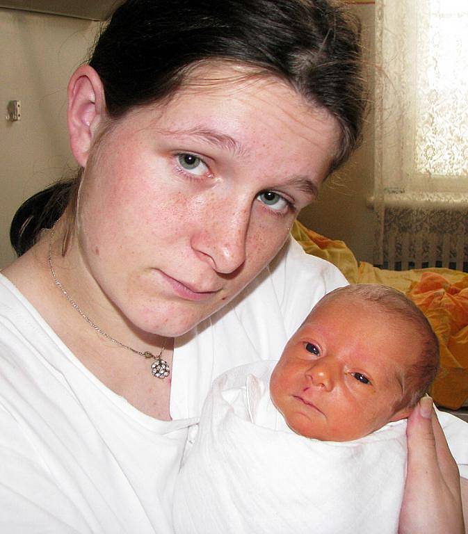 Mamince Andree Blahůtkové z Dubí se 12. dubna v 6.30 hod. v teplické porodnici narodil syn Martin Blahůtek. Měřil  46 cm a vážil 2,60 kg.