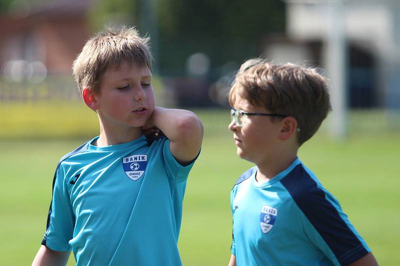 Satelitní turnaj přípravek v Ohníči, kterého se zúčastnil domácí tým (modré dresy), Krupka (červené dresy) a Proboštov (bílé dresy).