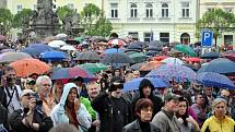 V Duchcově proběhla demonstrace proti násilí ve městě