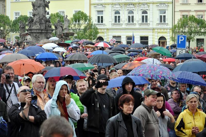 V Duchcově proběhla demonstrace proti násilí ve městě