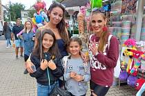 Děti z DD Tuchlov se na výletě potkaly s modelkou Agátou Hanychovou.