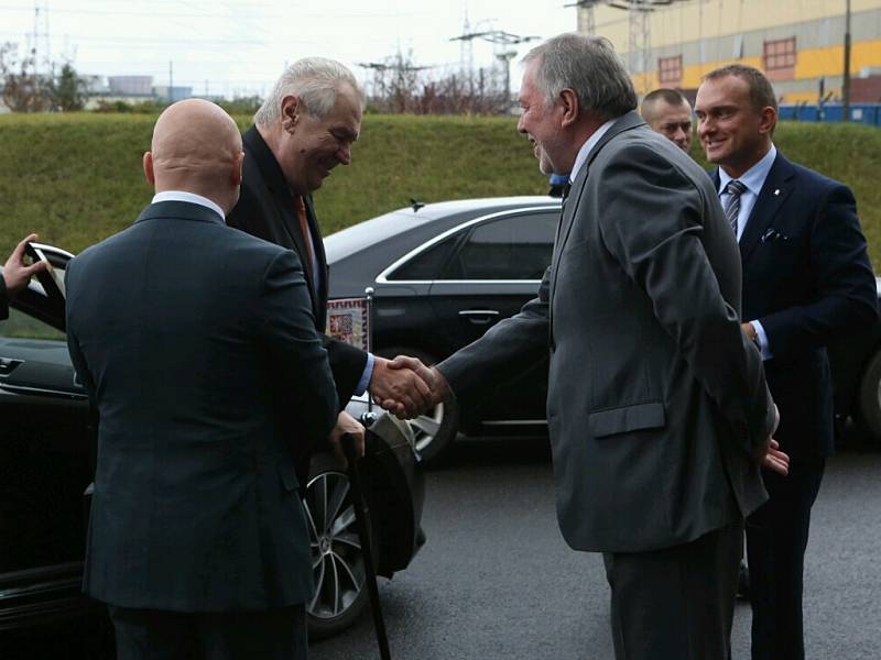 Miloš Zeman navštívil elektrárnu v Ledvicích.