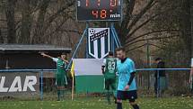 Baník Modlany (v zeleném) doma porazil FK Jílové 2:1.