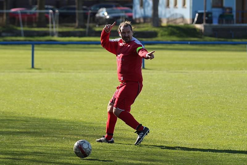 1. FC Dubí - Kladruby (v červeném)