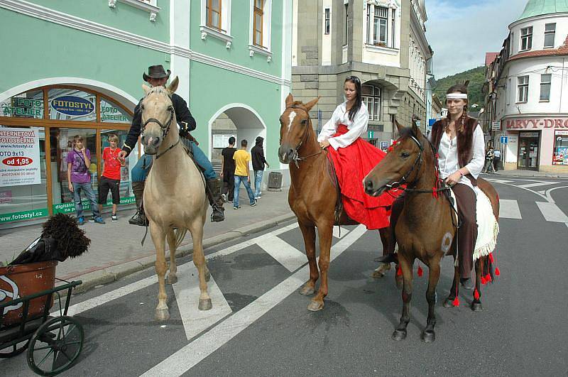 DEN HORNÍKŮ V BÍLINĚ PŘILÁKAL ČERTY I PIRÁTY