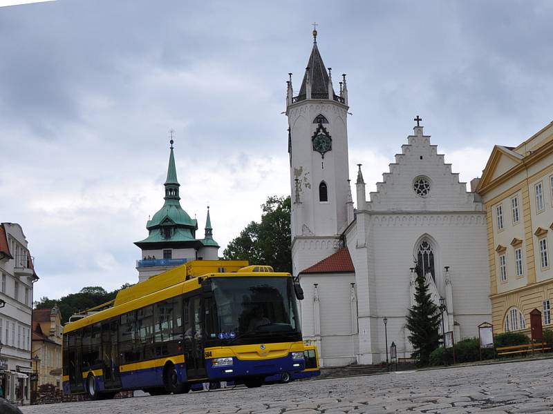 Představení nových hybridních trolejbusů v Teplicích.