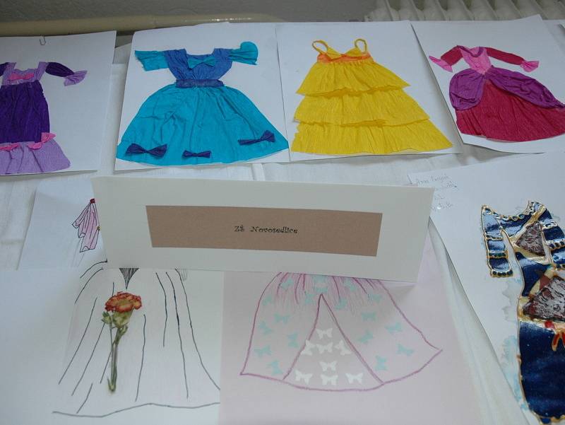 Dětské návrhy šatů pro Popelku