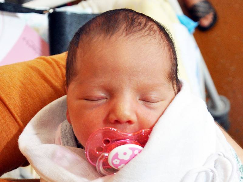 Liliána, Božena Šandorová se narodila Boženě Šandorové z Teplic 16. srpna  v 14,27 hodin v teplické porodnici. Měřila 46 cm, vážila 2,55 kg.