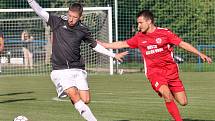 MOL Cup 2019 1. kolo - Fotbalisté Srbic (černobílí) podlehli v pohárovém utkání Královu Dvoru (červení) 1:2. Hrálo se na stadionu v Chlumci.