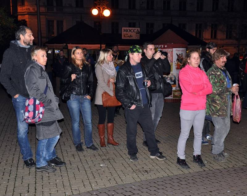 Lidé v Teplicích si připomněli výročí ekologických demonstrací 