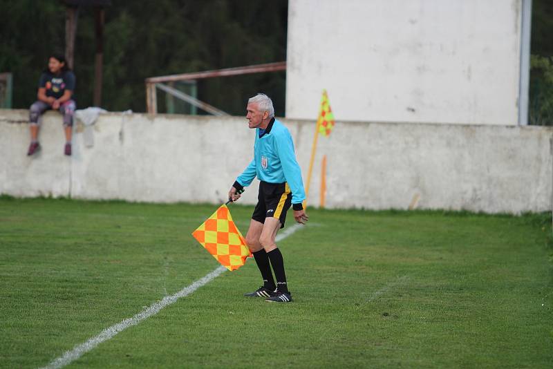 Hrob (ve žlutém) - Unčín 0:1