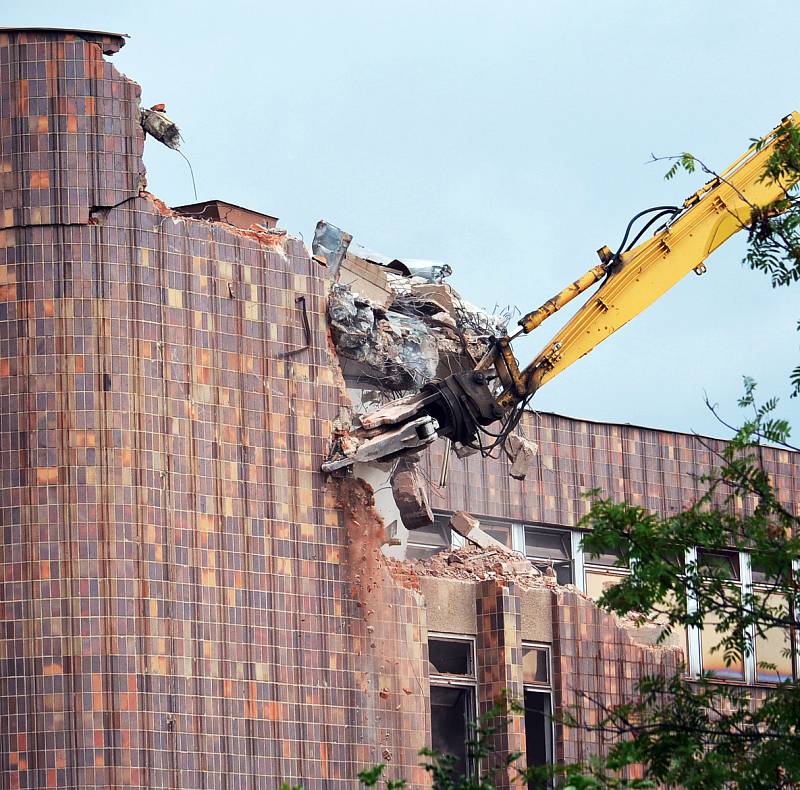 Zahájení demoličních prací OD Prior Teplice, 2012.