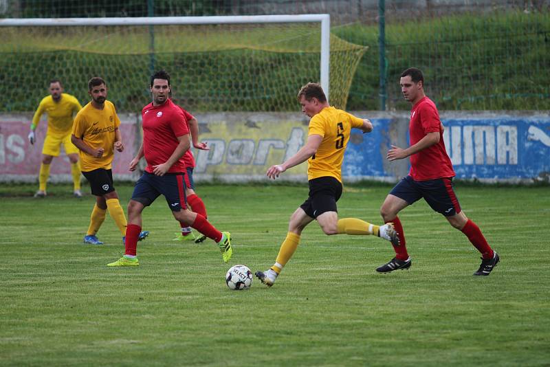 Hrob (ve žlutém) - Unčín 0:1