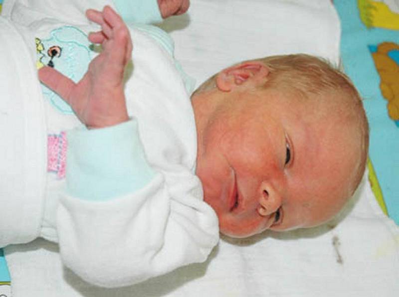 Anně Veitové z Oseka se v teplické porodnici 15. října ve 13.55 hod. narodil syn Michal Venclík. Měřil 52 cm a vážil 3,50 kg.