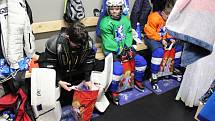 Návštěva čerta, Mikuláše a andělů v hokejové kabině