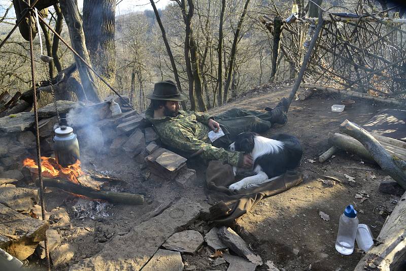 Jaroslav Pachta převážně žije v lese nad Osekem na Teplicku.