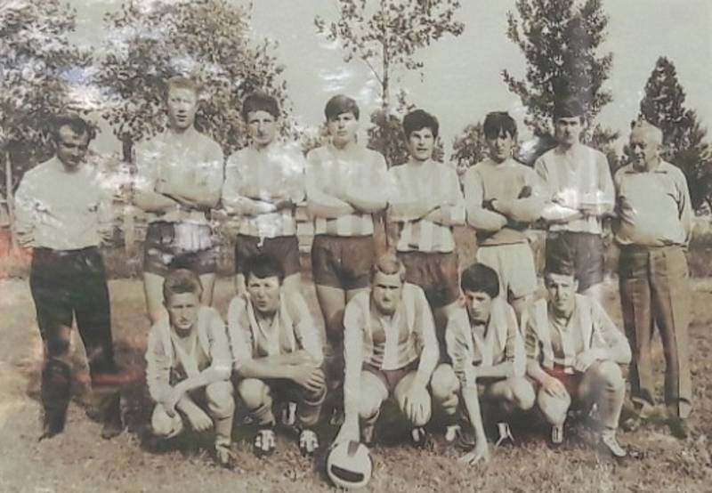 Nahlédněte do historie Fotbalového klubu Vodňany, který si v roce 2021 připomněl 125 let od svého vzniku. Na nejstarších snímcích jsou zachyceni zakladatelé Bruslařsko – veslařského zábavného klubu Vodňany založeného 19. října 1896, který byl v září roku