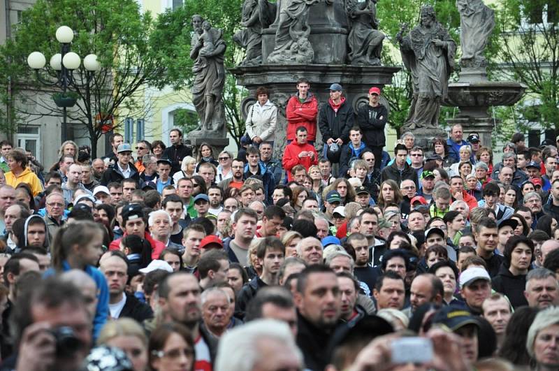 V Duchcově proběhla demonstrace proti násilí ve městě