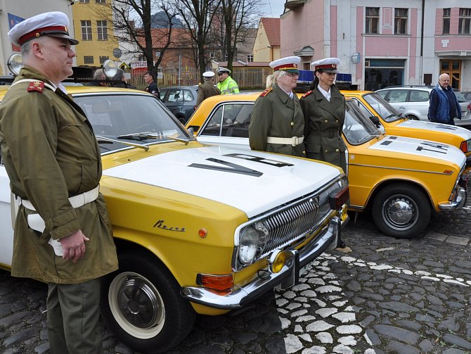 Setkání veteránů vozů Žiguli a Moskvič v Bílině.